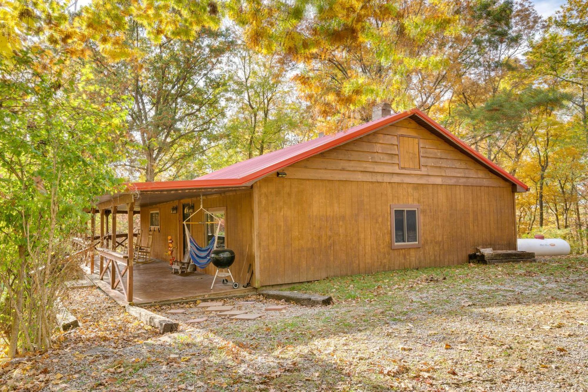French Lick Getaway With Deck, Grill And Fire Pit!ヴィラ エクステリア 写真